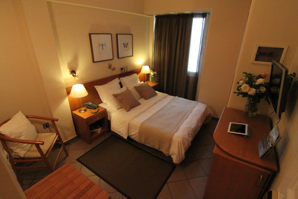 Achillion Hotel Athén Szoba fotó